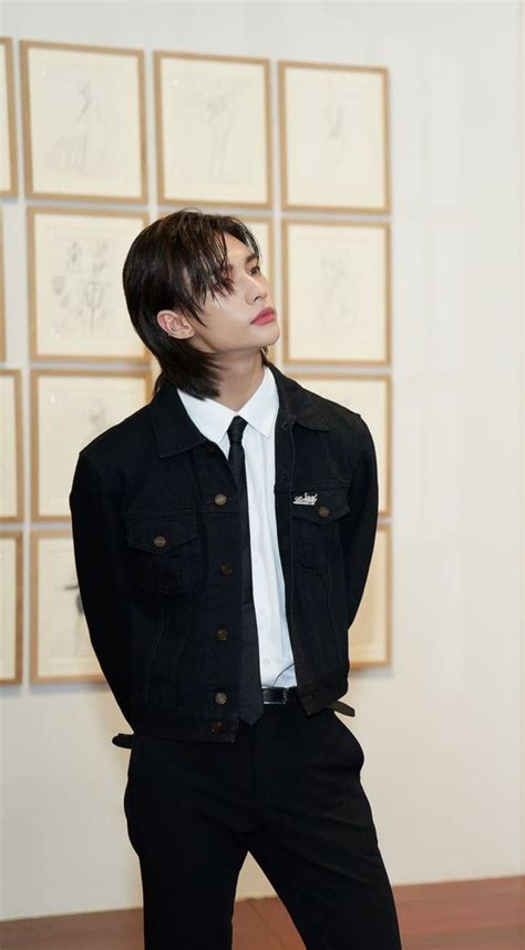 hwang hyunjin suit